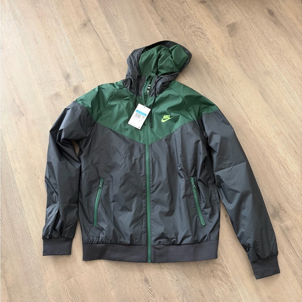 Nike Men's Forest Green and Charcoal Windbreaker